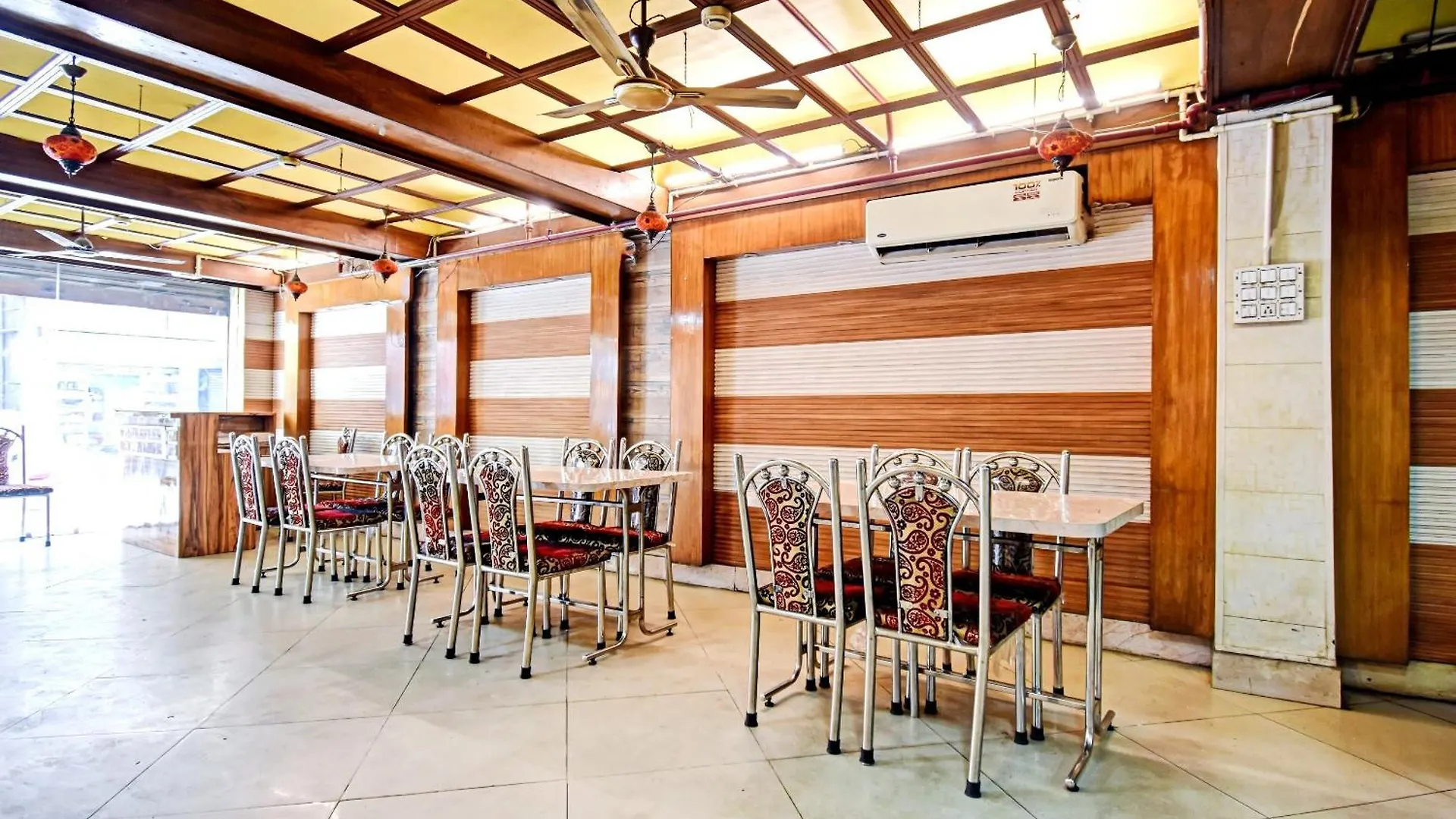5 OYO Hotels Near Marble Palace Worth Booking
