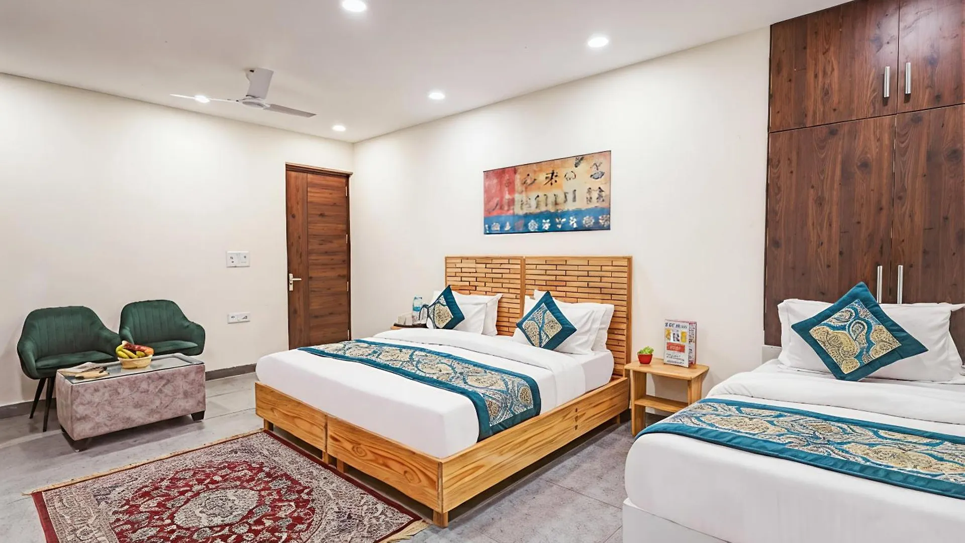 Staying Near Salt March Statue: 11 Family Hotels Compared