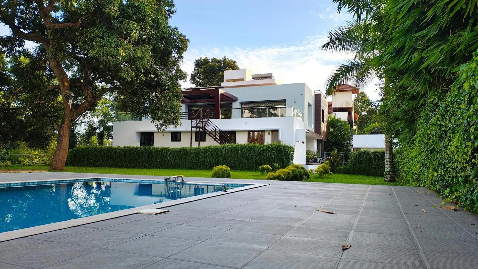 11 Family Hotels Near Oberon Mall Worth Booking