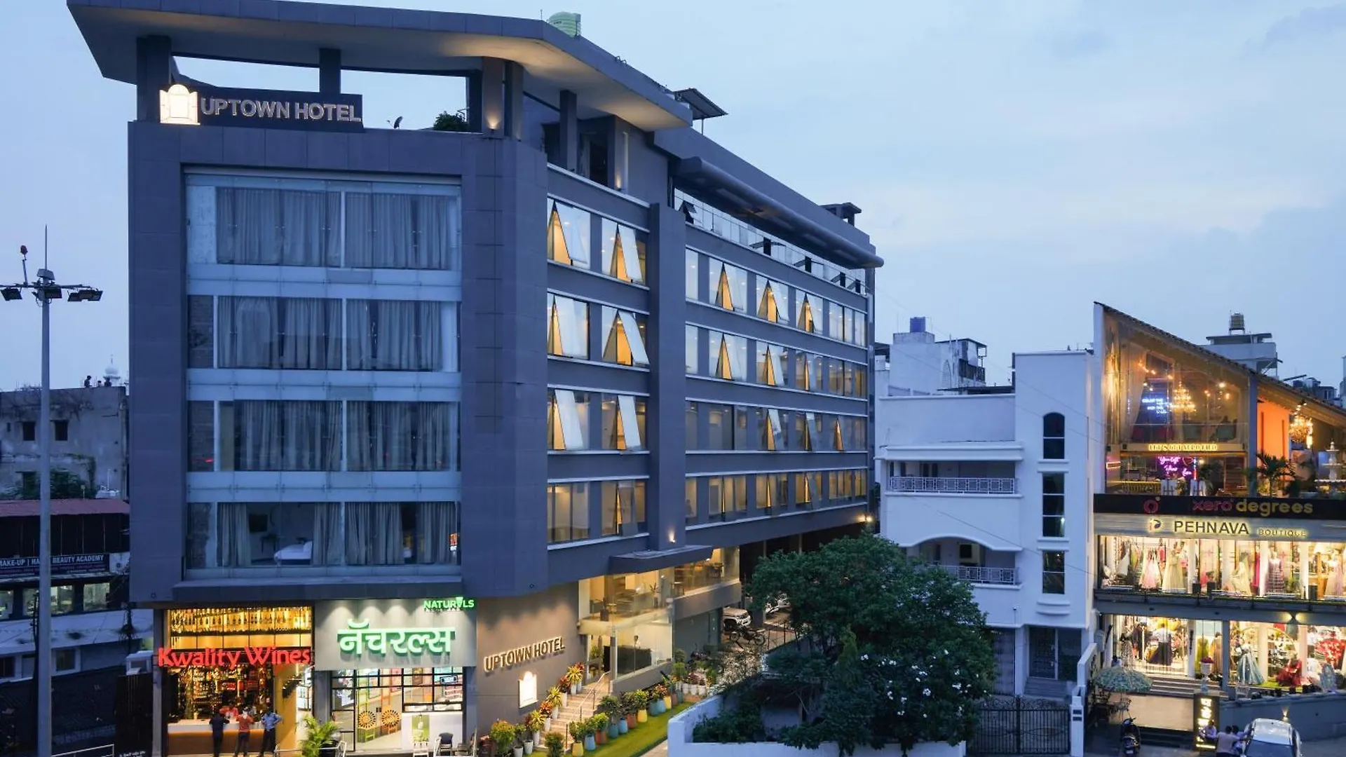 15 Smart Airport Hotels Near Shri Swaminarayan Temple Nagpur