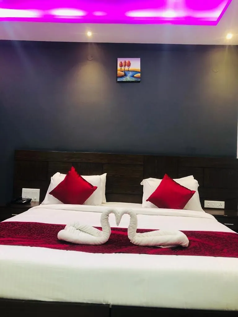 Where to Stay Near Madikeri Fort: 4 Family Hotels Compared