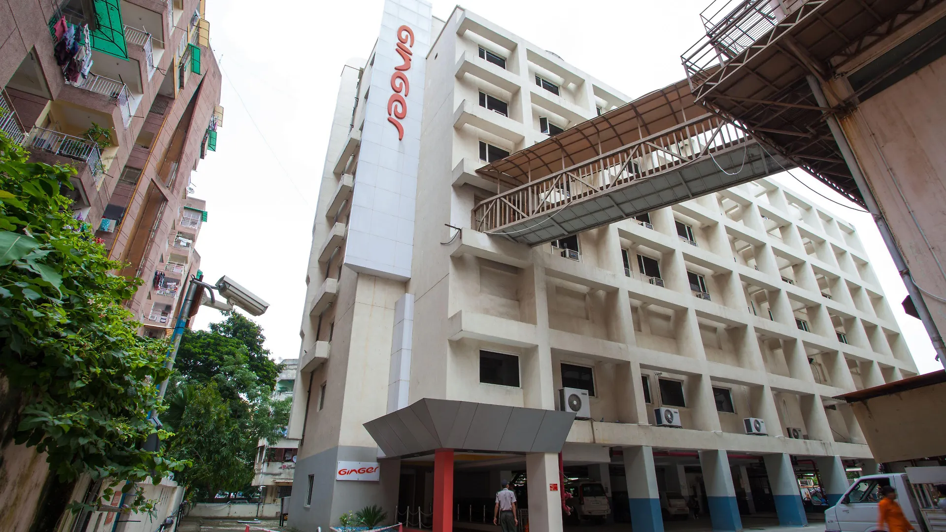 Staying Near Vastrapur Lake: 4 Budget-Smart Hotels Compared