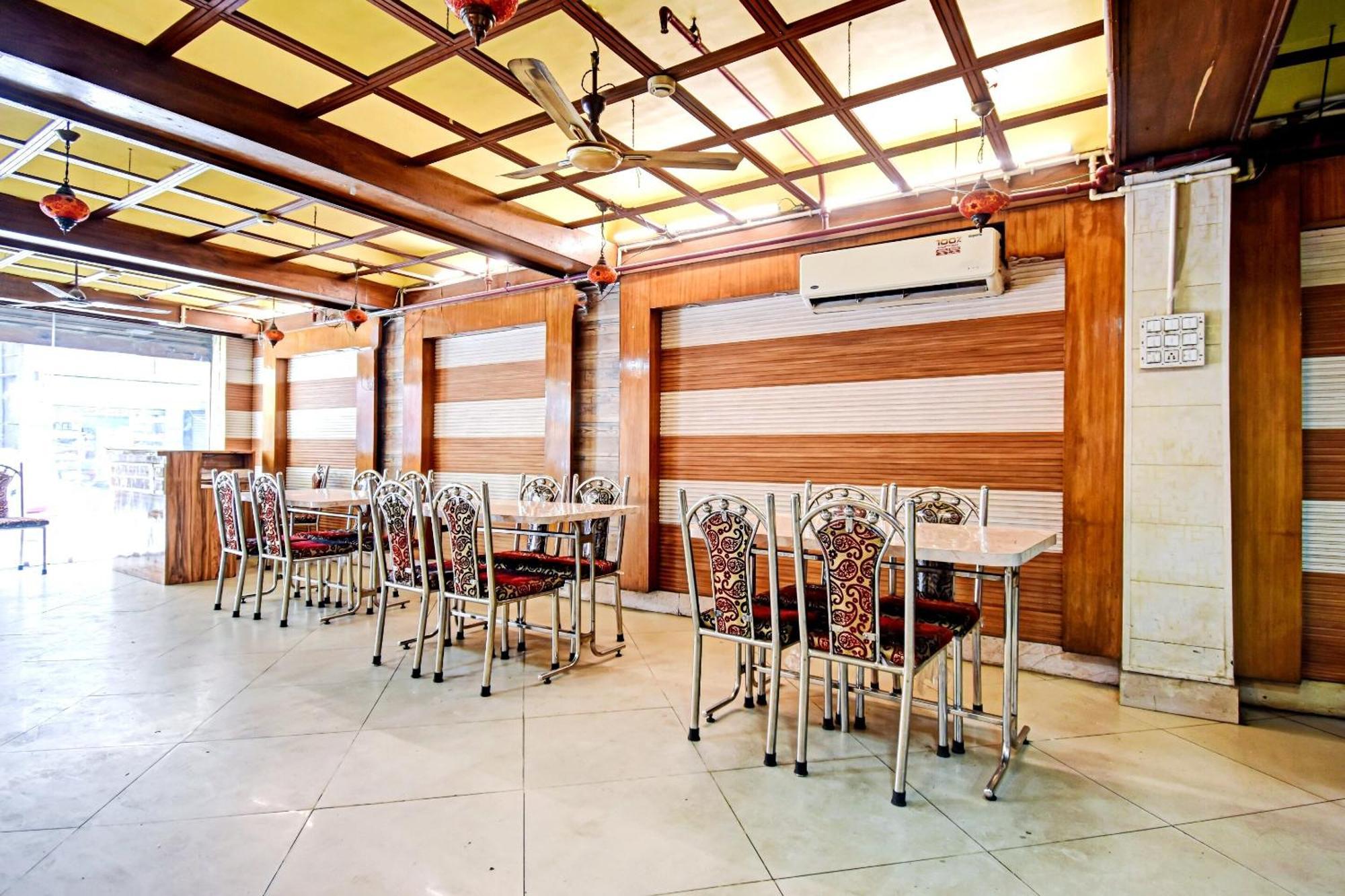 5 OYO Hotels Near Marble Palace Worth Booking