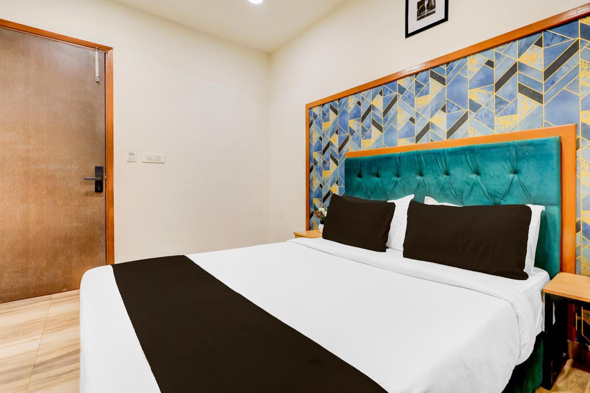 4 Smart OYO Hotels Near IIPM New Delhi Worth Booking