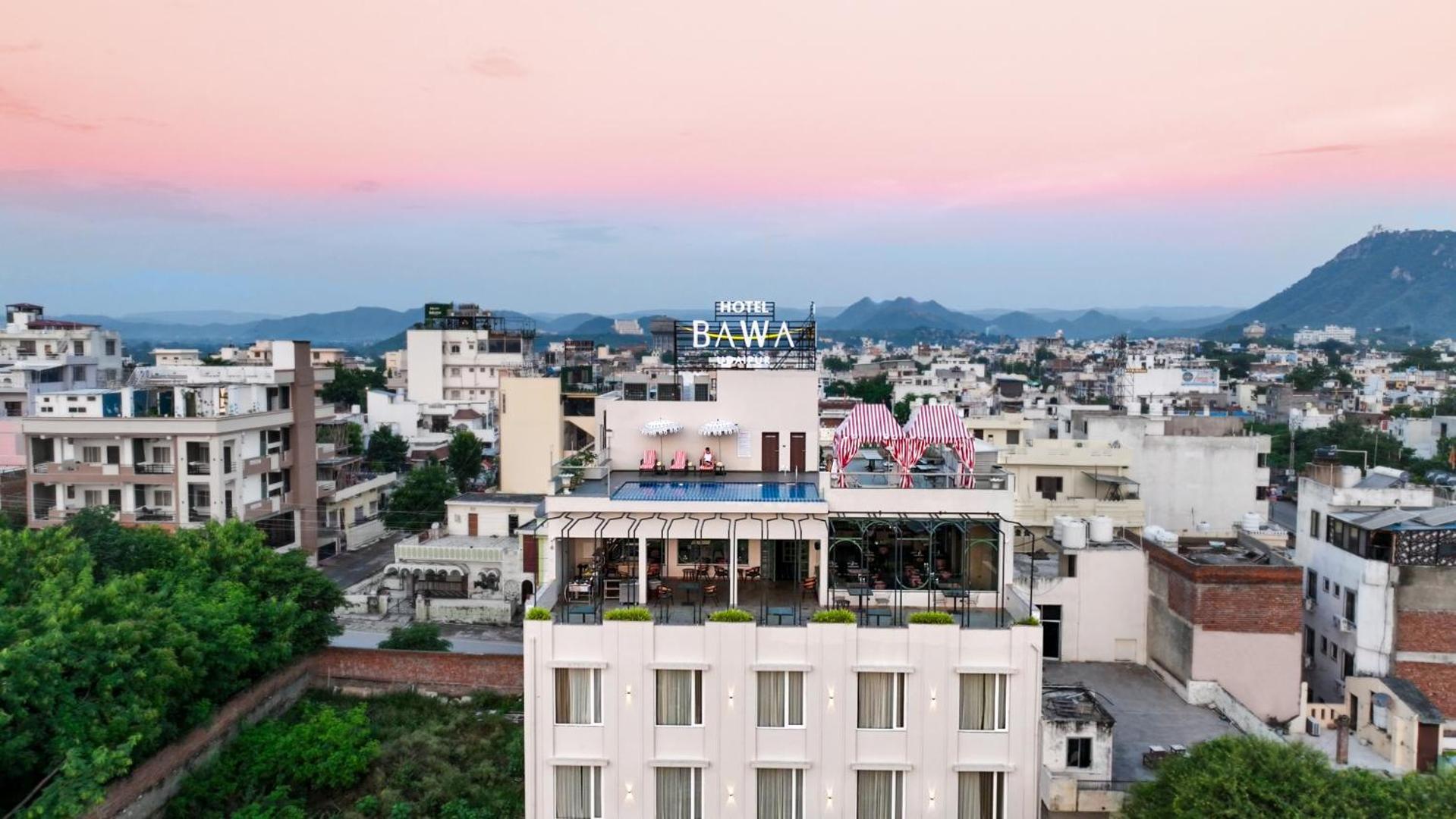 Staying Near Jag Mandir: 14 Business Hotels Compared