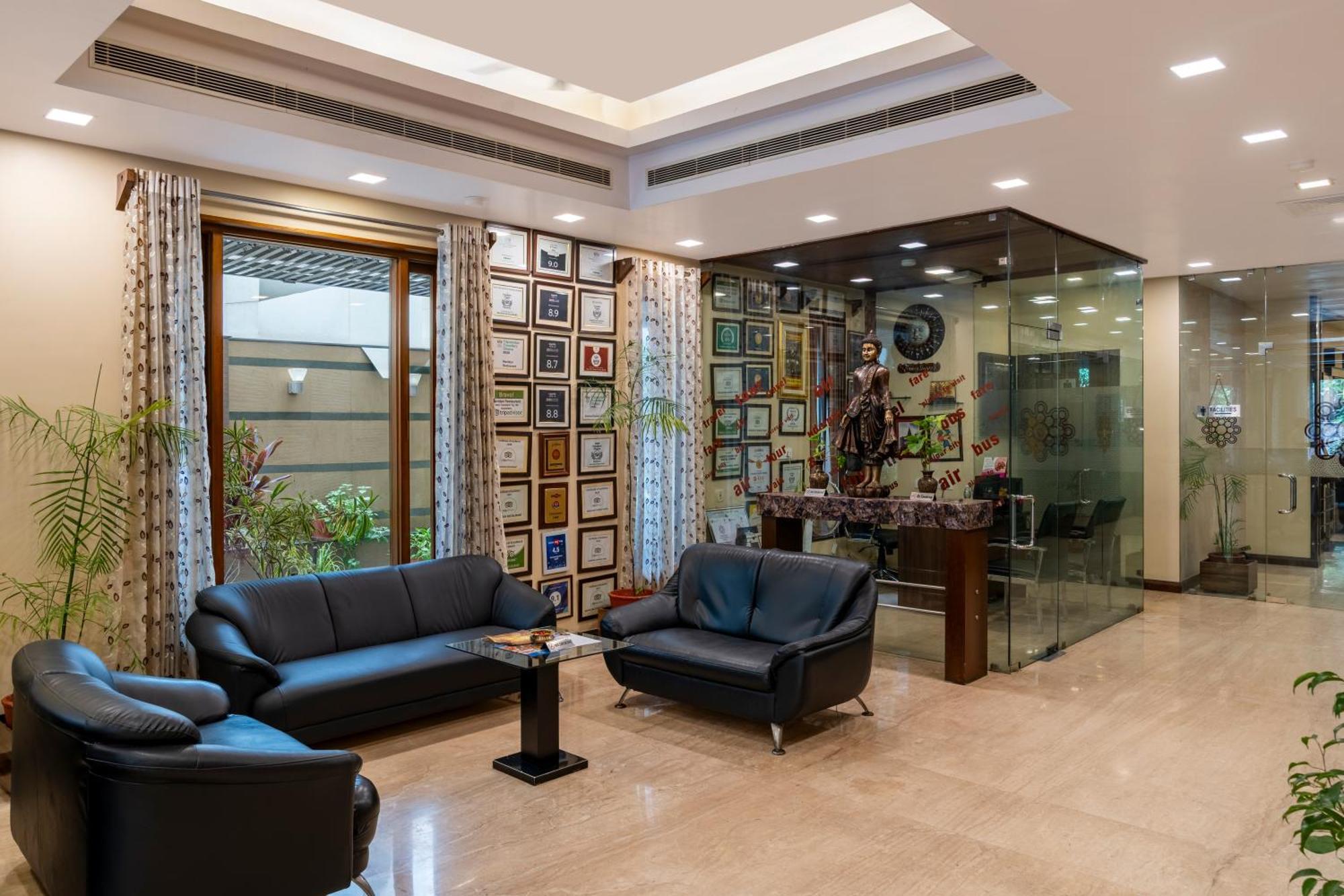 Where to Stay for Work: 7 Business Hotels Near City Palace