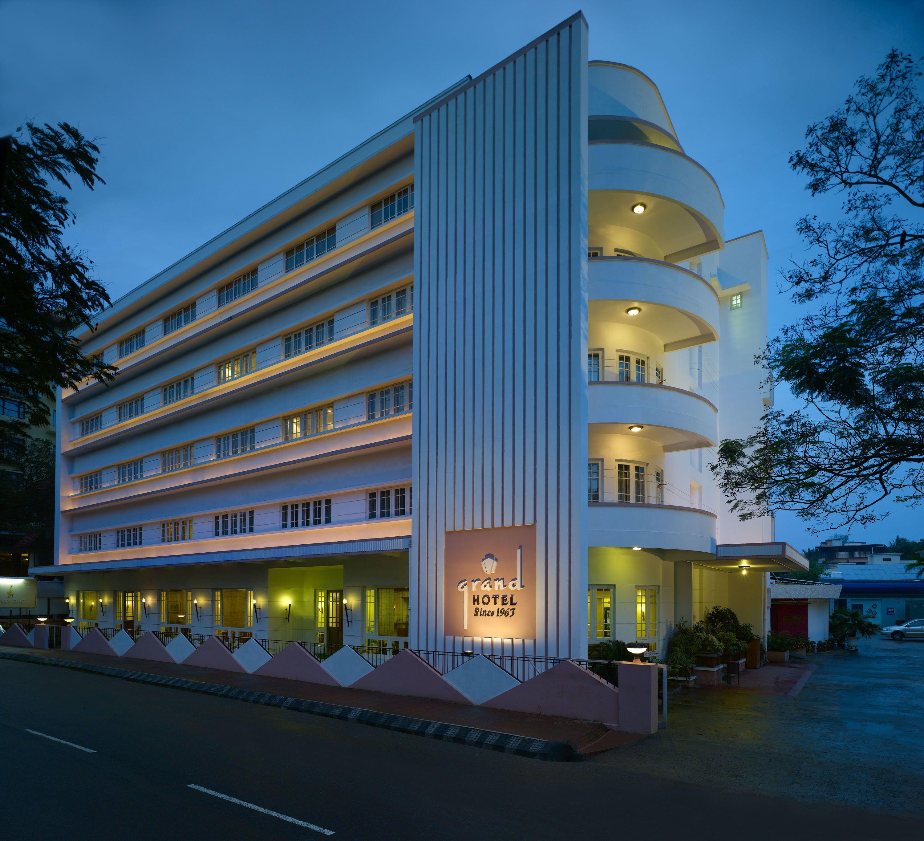 6 Business Hotels Near Center Square Mall for Corporate Stays