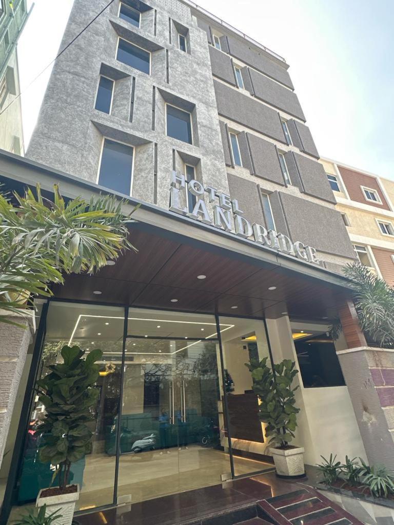 15 Family-Friendly Hotels Near The Forum Sujana Worth Booking