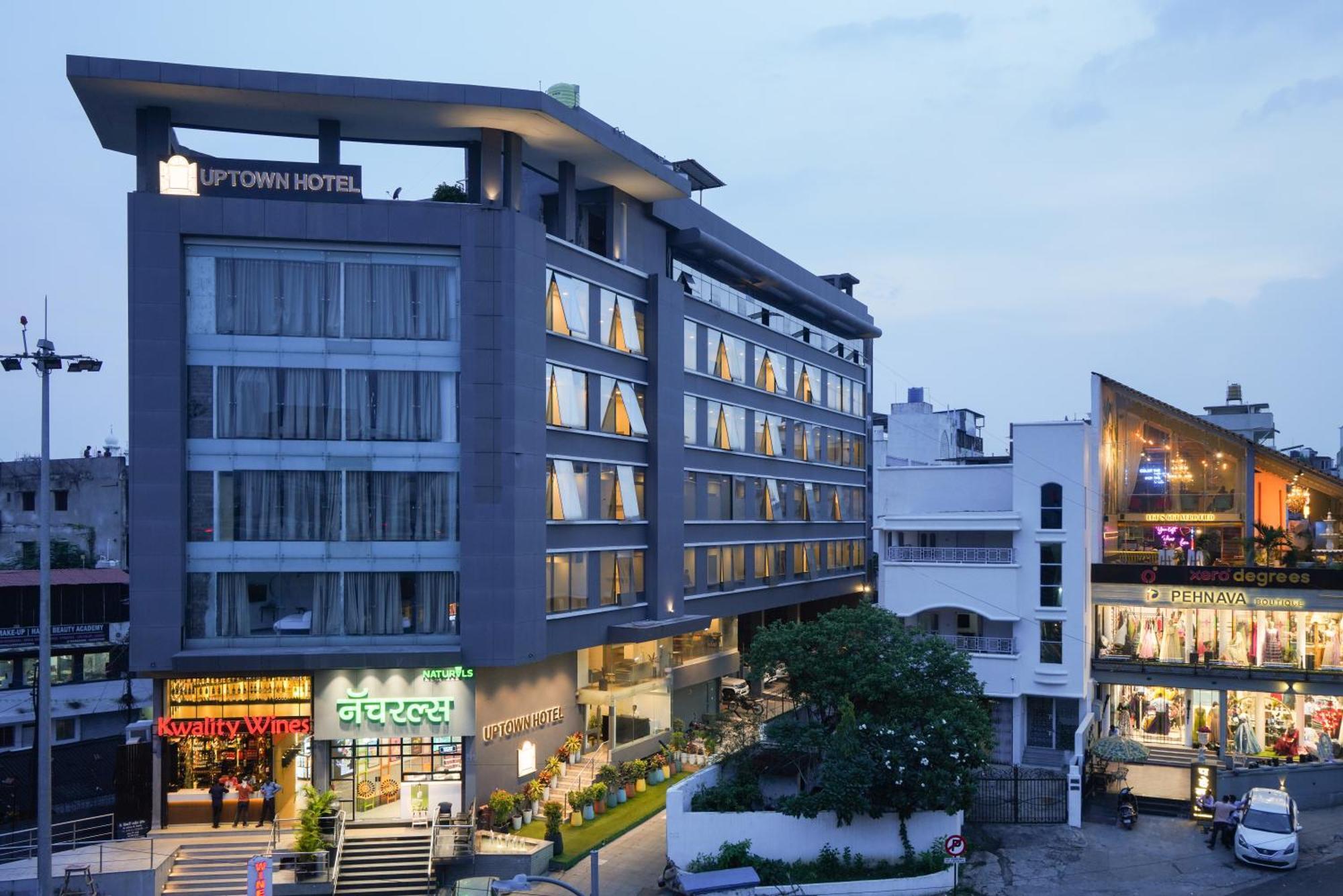 15 Smart Airport Hotels Near Shri Swaminarayan Temple Nagpur