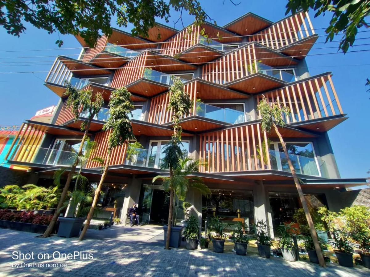 Where to Stay Near MGF Metropolitan Mall: 4 Best 4-Star Hotels