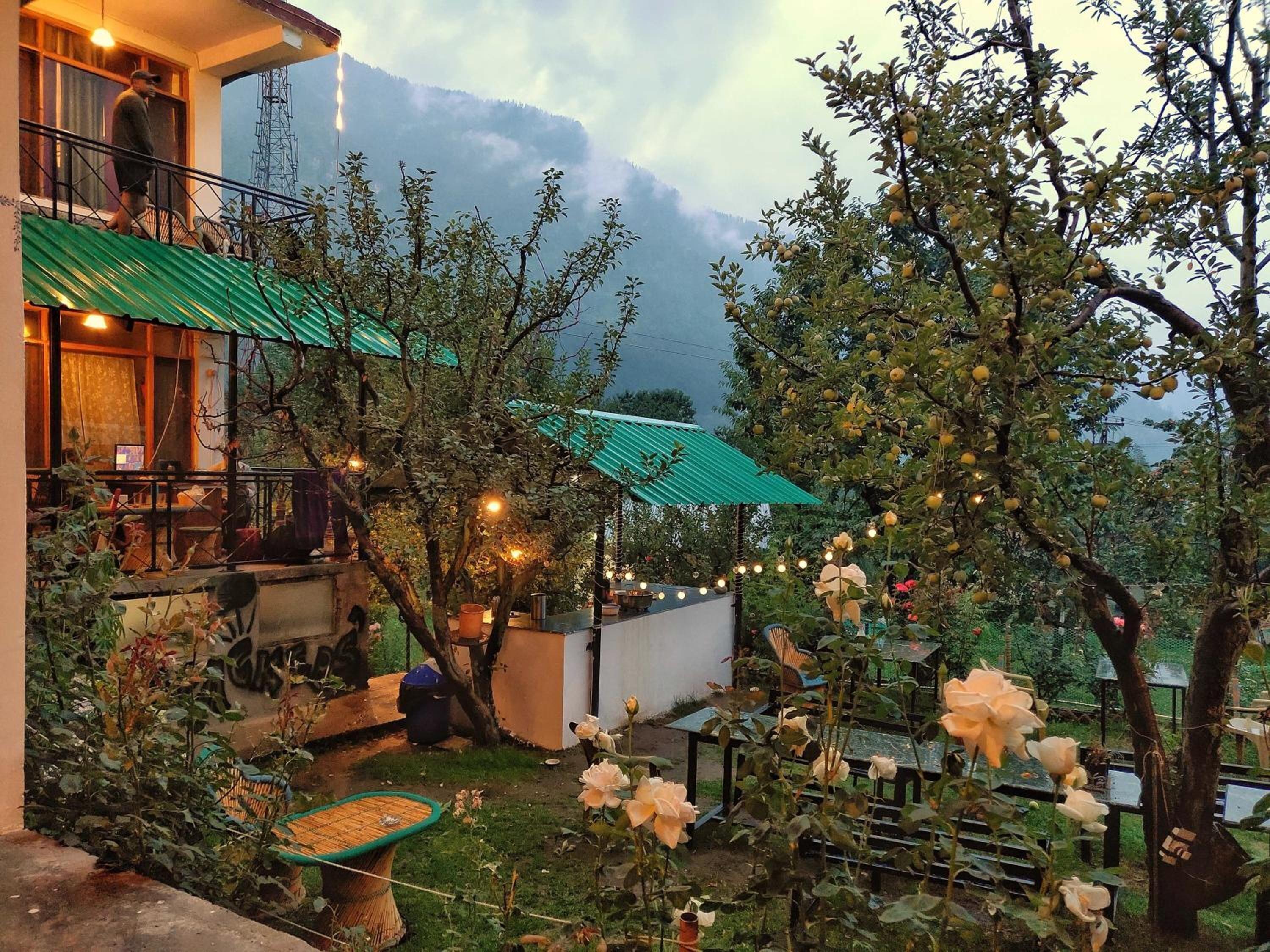 9 Central Manali Hotels Close to Solang Ropeway Path Cable Car